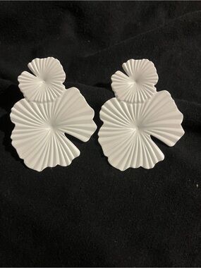 White Sculpted Floral Drop Earrings